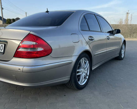 Серый Мерседес Е-Класс, объемом двигателя 3 л и пробегом 362 тыс. км за 8500 $, фото 5 на Automoto.ua