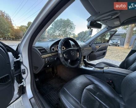 Серый Мерседес Е-Класс, объемом двигателя 2.99 л и пробегом 300 тыс. км за 8400 $, фото 43 на Automoto.ua