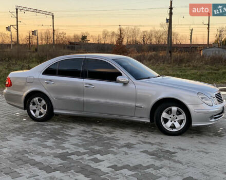 Серый Мерседес Е-Класс, объемом двигателя 3.2 л и пробегом 367 тыс. км за 8000 $, фото 3 на Automoto.ua