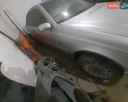 Серый Мерседес Е-Класс, объемом двигателя 2.1 л и пробегом 200 тыс. км за 2100 $, фото 4 на Automoto.ua