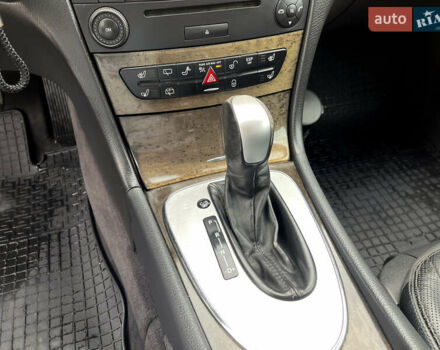 Мерседес Е-Клас 2005 у Белой Церкве на Automoto.ua Сірий Мерседес Е-Клас, об'ємом двигуна 1.8 л та пробігом 456 тис. км за 4850 $, фото 15 на Automoto.ua