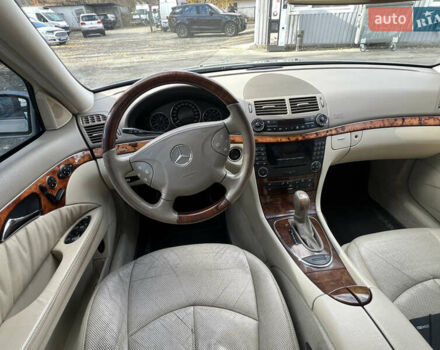 Серый Мерседес Е-Класс, объемом двигателя 3.5 л и пробегом 260 тыс. км за 8500 $, фото 15 на Automoto.ua