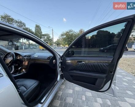 Серый Мерседес Е-Класс, объемом двигателя 2.99 л и пробегом 300 тыс. км за 8400 $, фото 48 на Automoto.ua