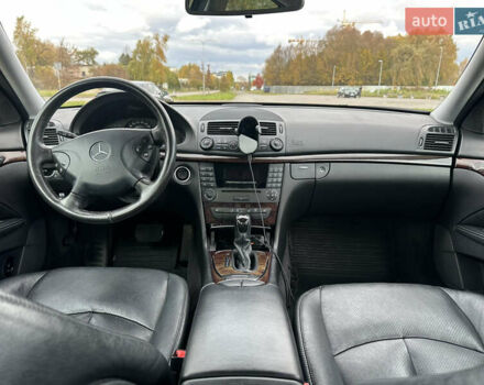 Мерседес Е-Клас 2005 у Львові на Automoto.ua Сірий Мерседес Е-Клас, об'ємом двигуна 1.8 л та пробігом 217 тис. км за 7000 $, фото 15 на Automoto.ua