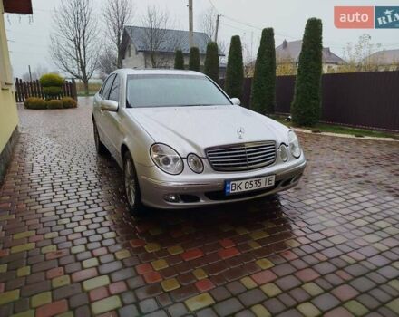 Серый Мерседес Е-Класс, объемом двигателя 1.8 л и пробегом 172 тыс. км за 7500 $, фото 1 на Automoto.ua