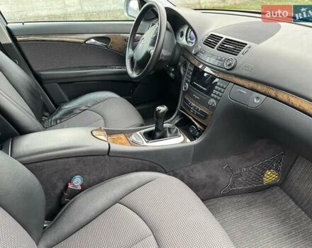 Сірий Мерседес Е-Клас, об'ємом двигуна 3 л та пробігом 245 тис. км за 10500 $, фото 25 на Automoto.ua