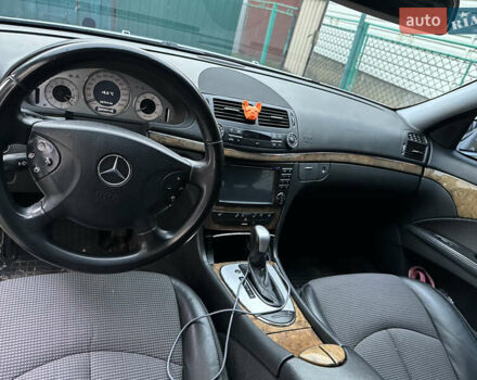 Серый Мерседес Е-Класс, объемом двигателя 2.2 л и пробегом 361 тыс. км за 7500 $, фото 17 на Automoto.ua