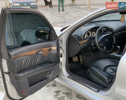 Серый Мерседес Е-Класс, объемом двигателя 3.2 л и пробегом 367 тыс. км за 8000 $, фото 14 на Automoto.ua