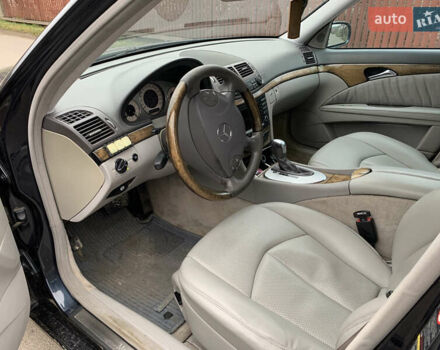 Сірий Мерседес Е-Клас, об'ємом двигуна 3.2 л та пробігом 265 тис. км за 7999 $, фото 6 на Automoto.ua