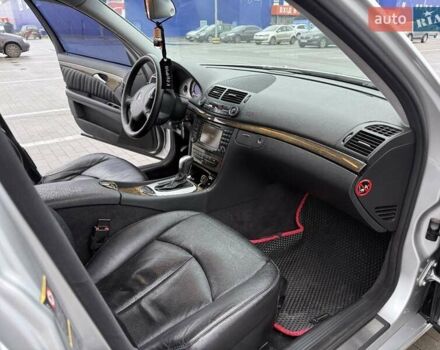 Серый Мерседес Е-Класс, объемом двигателя 2.6 л и пробегом 293 тыс. км за 7800 $, фото 3 на Automoto.ua