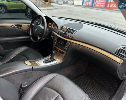 Серый Мерседес Е-Класс, объемом двигателя 3 л и пробегом 362 тыс. км за 8500 $, фото 17 на Automoto.ua