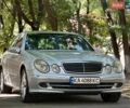 Серый Мерседес Е-Класс, объемом двигателя 3.2 л и пробегом 240 тыс. км за 5999 $, фото 1 на Automoto.ua