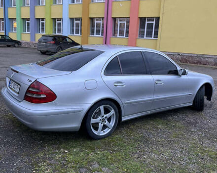 Серый Мерседес Е-Класс, объемом двигателя 2.2 л и пробегом 448 тыс. км за 6400 $, фото 4 на Automoto.ua