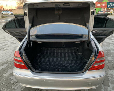 Серый Мерседес Е-Класс, объемом двигателя 3.2 л и пробегом 367 тыс. км за 8000 $, фото 24 на Automoto.ua