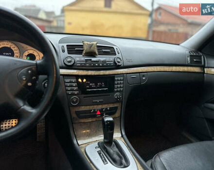 Серый Мерседес Е-Класс, объемом двигателя 3 л и пробегом 362 тыс. км за 8500 $, фото 25 на Automoto.ua