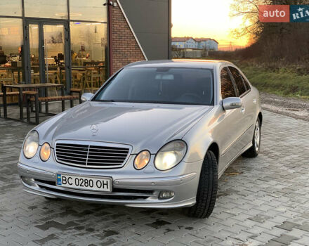 Серый Мерседес Е-Класс, объемом двигателя 3.2 л и пробегом 367 тыс. км за 8000 $, фото 38 на Automoto.ua