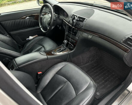 Мерседес Е-Клас 2005 у Львові на Automoto.ua Сірий Мерседес Е-Клас, об'ємом двигуна 1.8 л та пробігом 217 тис. км за 7000 $, фото 11 на Automoto.ua