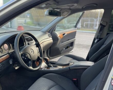 Серый Мерседес Е-Класс, объемом двигателя 2.2 л и пробегом 340 тыс. км за 3200 $, фото 4 на Automoto.ua