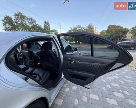 Серый Мерседес Е-Класс, объемом двигателя 2.99 л и пробегом 300 тыс. км за 8400 $, фото 72 на Automoto.ua