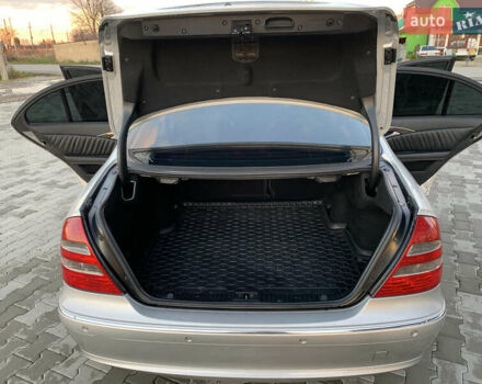 Серый Мерседес Е-Класс, объемом двигателя 3.2 л и пробегом 367 тыс. км за 8000 $, фото 23 на Automoto.ua