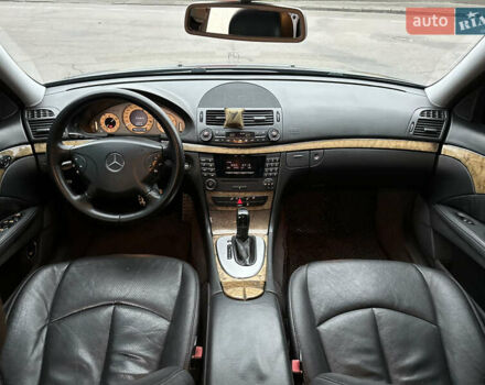 Серый Мерседес Е-Класс, объемом двигателя 3 л и пробегом 362 тыс. км за 8500 $, фото 23 на Automoto.ua