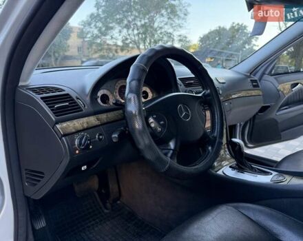 Серый Мерседес Е-Класс, объемом двигателя 2.99 л и пробегом 300 тыс. км за 8400 $, фото 42 на Automoto.ua