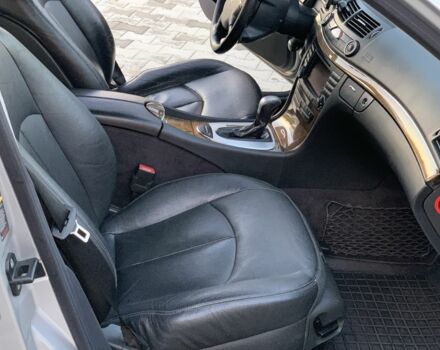 Серый Мерседес Е-Класс, объемом двигателя 3.2 л и пробегом 367 тыс. км за 8000 $, фото 5 на Automoto.ua