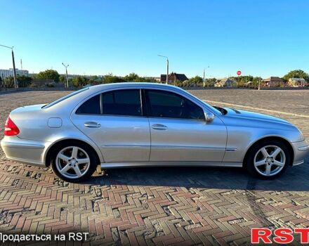 Серый Мерседес Е-Класс, объемом двигателя 3.2 л и пробегом 340 тыс. км за 7400 $, фото 4 на Automoto.ua