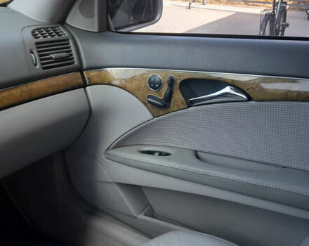 Сірий Мерседес Е-Клас, об'ємом двигуна 3.22 л та пробігом 352 тис. км за 8750 $, фото 13 на Automoto.ua