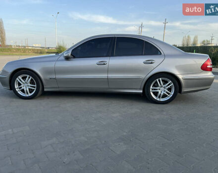 Серый Мерседес Е-Класс, объемом двигателя 3 л и пробегом 362 тыс. км за 8500 $, фото 4 на Automoto.ua