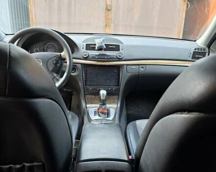 Сірий Мерседес Е-Клас, об'ємом двигуна 3 л та пробігом 300 тис. км за 5300 $, фото 2 на Automoto.ua