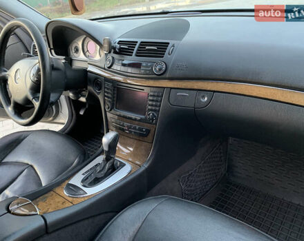 Серый Мерседес Е-Класс, объемом двигателя 3.2 л и пробегом 367 тыс. км за 8000 $, фото 25 на Automoto.ua