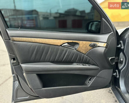 Серый Мерседес Е-Класс, объемом двигателя 3 л и пробегом 362 тыс. км за 8500 $, фото 27 на Automoto.ua