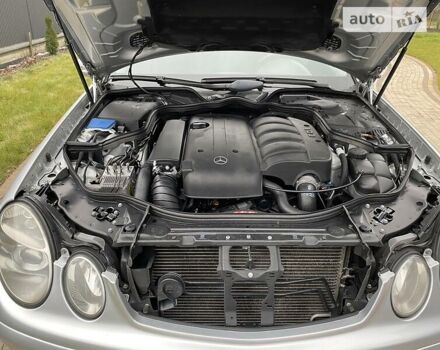 Сірий Мерседес Е-Клас, об'ємом двигуна 2.1 л та пробігом 309 тис. км за 7300 $, фото 16 на Automoto.ua