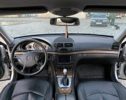 Серый Мерседес Е-Класс, объемом двигателя 3.2 л и пробегом 367 тыс. км за 8000 $, фото 6 на Automoto.ua