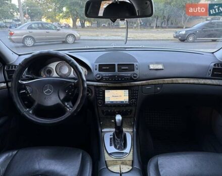 Серый Мерседес Е-Класс, объемом двигателя 2.99 л и пробегом 300 тыс. км за 8400 $, фото 81 на Automoto.ua