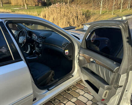 Сірий Мерседес Е-Клас, об'ємом двигуна 3.22 л та пробігом 308 тис. км за 6800 $, фото 13 на Automoto.ua