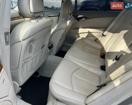 Серый Мерседес Е-Класс, объемом двигателя 3.5 л и пробегом 260 тыс. км за 8500 $, фото 11 на Automoto.ua