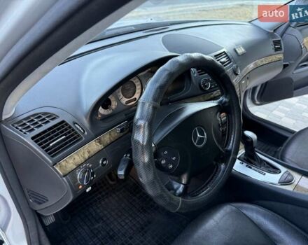 Серый Мерседес Е-Класс, объемом двигателя 2.99 л и пробегом 300 тыс. км за 8400 $, фото 41 на Automoto.ua
