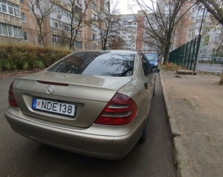 Сірий Мерседес Е-Клас, об'ємом двигуна 2 л та пробігом 500 тис. км за 3450 $, фото 4 на Automoto.ua