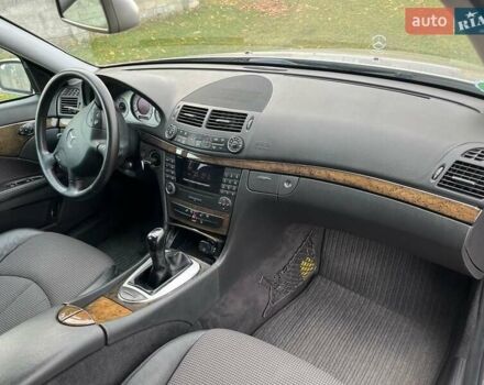 Сірий Мерседес Е-Клас, об'ємом двигуна 3 л та пробігом 245 тис. км за 10500 $, фото 5 на Automoto.ua