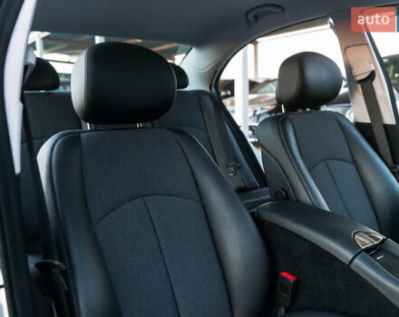 Мерседес Е-Клас 2006 у Мукачеве на Automoto.ua Сірий Мерседес Е-Клас, об'ємом двигуна 1.8 л та пробігом 79 тис. км за 25500 $, фото 48 на Automoto.ua