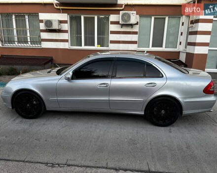 Серый Мерседес Е-Класс, объемом двигателя 1.8 л и пробегом 326 тыс. км за 8000 $, фото 10 на Automoto.ua