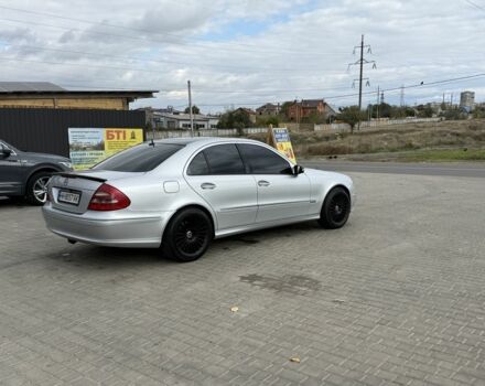 Сірий Мерседес Е-Клас, об'ємом двигуна 3 л та пробігом 300 тис. км за 9500 $, фото 3 на Automoto.ua