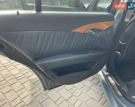 Сірий Мерседес Е-Клас, об'ємом двигуна 2.2 л та пробігом 263 тис. км за 9999 $, фото 14 на Automoto.ua