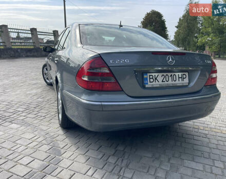 Сірий Мерседес Е-Клас, об'ємом двигуна 2.2 л та пробігом 263 тис. км за 9999 $, фото 8 на Automoto.ua