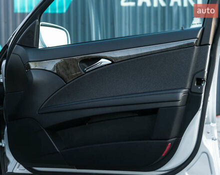 Мерседес Е-Клас 2006 у Мукачеве на Automoto.ua Сірий Мерседес Е-Клас, об'ємом двигуна 1.8 л та пробігом 79 тис. км за 25500 $, фото 47 на Automoto.ua