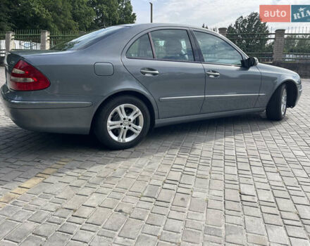 Сірий Мерседес Е-Клас, об'ємом двигуна 2.2 л та пробігом 263 тис. км за 9999 $, фото 4 на Automoto.ua