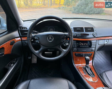 Сірий Мерседес Е-Клас, об'ємом двигуна 1.8 л та пробігом 240 тис. км за 9000 $, фото 39 на Automoto.ua