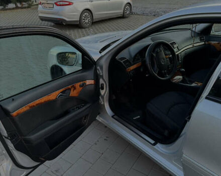 Сірий Мерседес Е-Клас, об'ємом двигуна 2.15 л та пробігом 295 тис. км за 9300 $, фото 12 на Automoto.ua